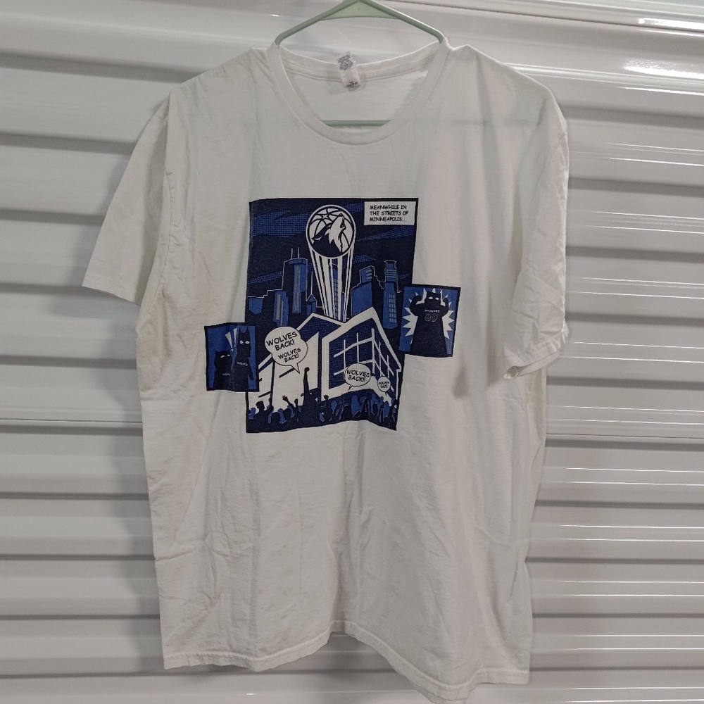 Minnesota Timberwolves "Wolves Back" graphic Crewneck Short Sleeve T-Shirt XL